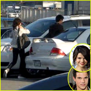 selena-gomez-taylor-lautner-cactus-cafe.jpg