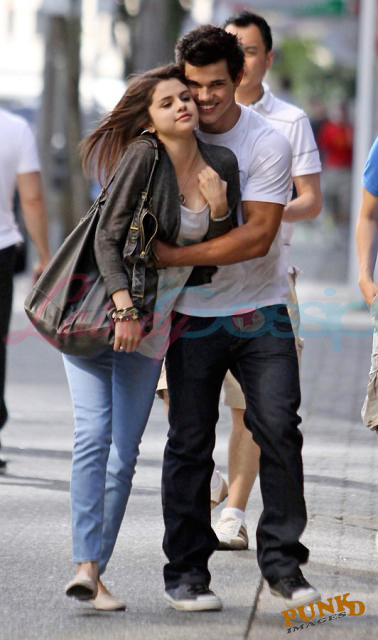 taylor-selena-date-6-18may09.jpg