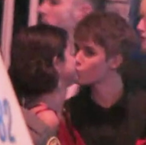 826304_justin-bieber-selena-gomez-oscar2011-oscar11.jpg